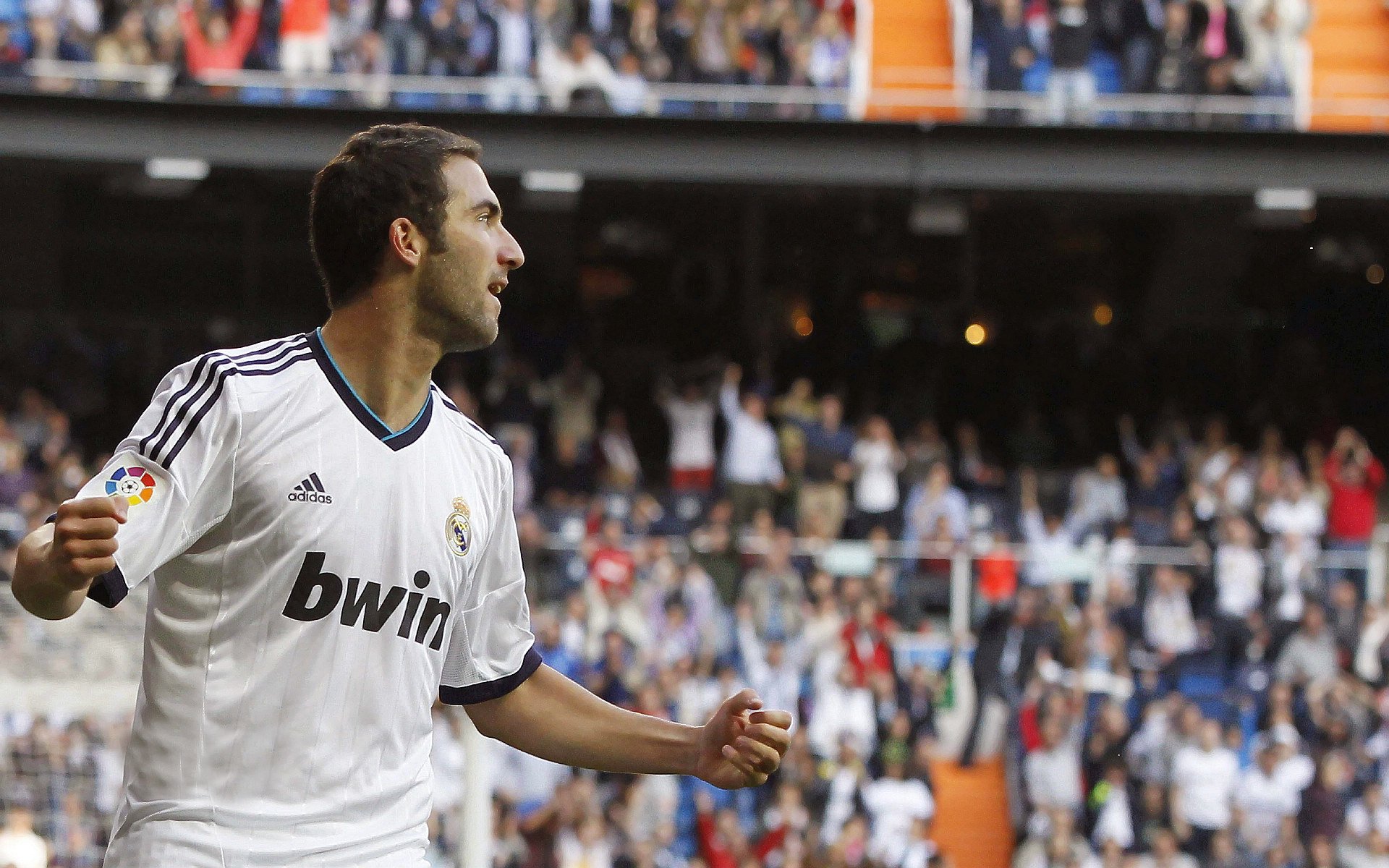 中国体操全锦赛男子自由体操张博恒难度质量兼备再夺金牌，中国体操队张博恒